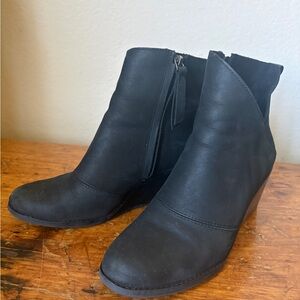 Toms Classic Black Leather Ankle Boots